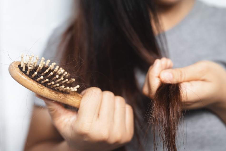 Perdita di capelli e cambio stagione: quali le cause?